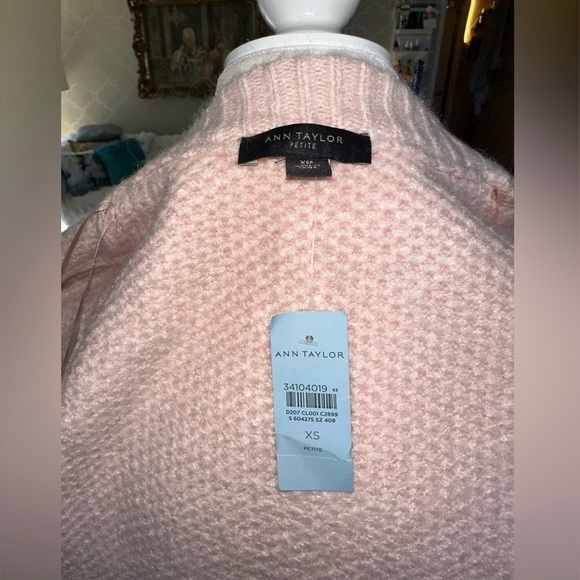 ANN TAYLOR Light Pink Jeweled Button Sweater Jacket Chanel Cardigan XS Petite - Picture 9 of 11